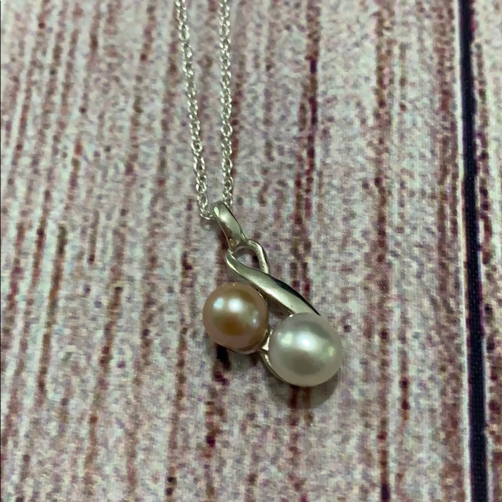 Vantel Pearls FRENCH TWIST NECKLACE